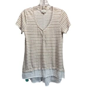 Studio B Beige/White Striped‎ Short Sleeve Buttons V Neck Size Small High/Low